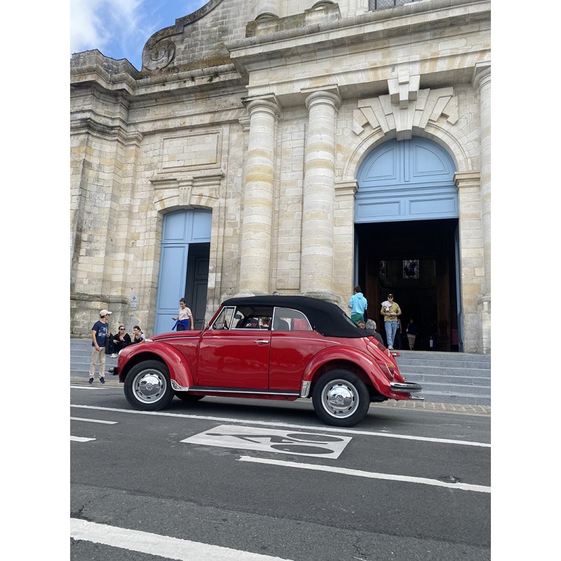 Coccinelle cabriolet rouge 1970